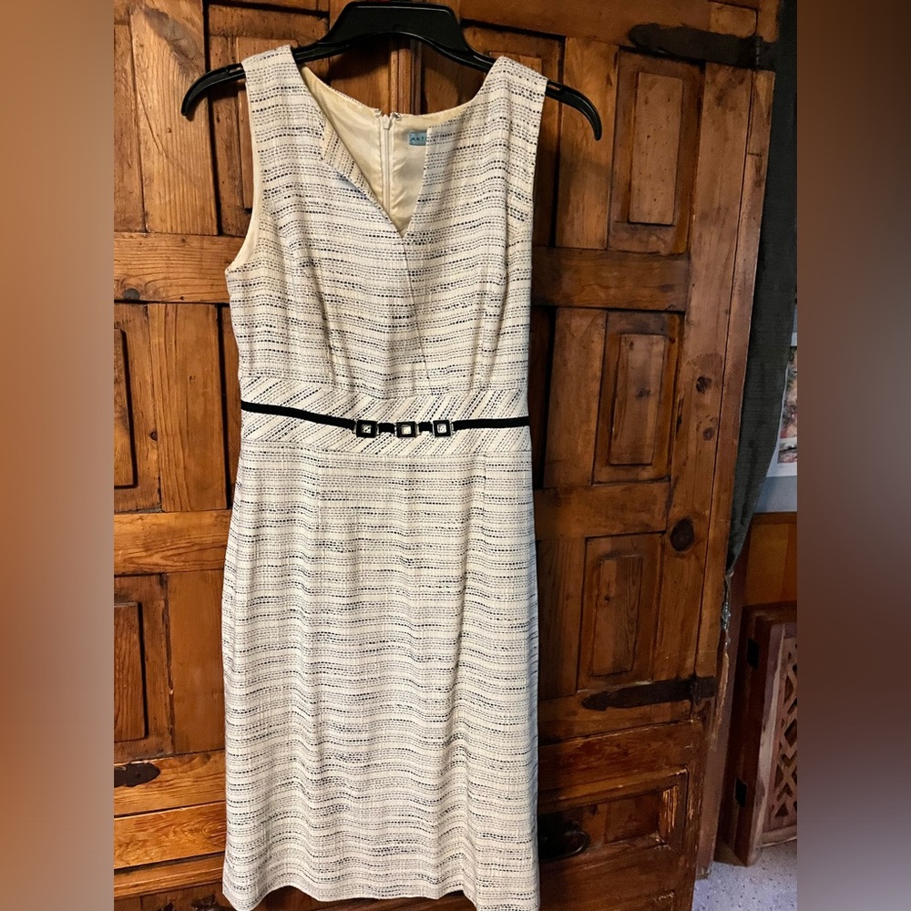 Cute sleeveless dress lined by Antonio Melanie